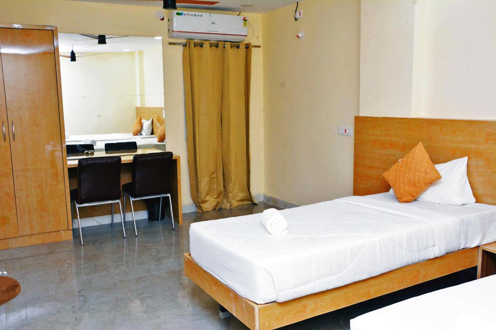 Udupi Deluxe Lodge Gulbarga Kalaburagi Exterior photo
