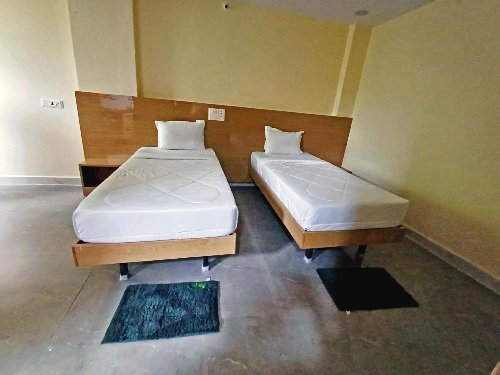 Udupi Deluxe Lodge Gulbarga Kalaburagi Exterior photo